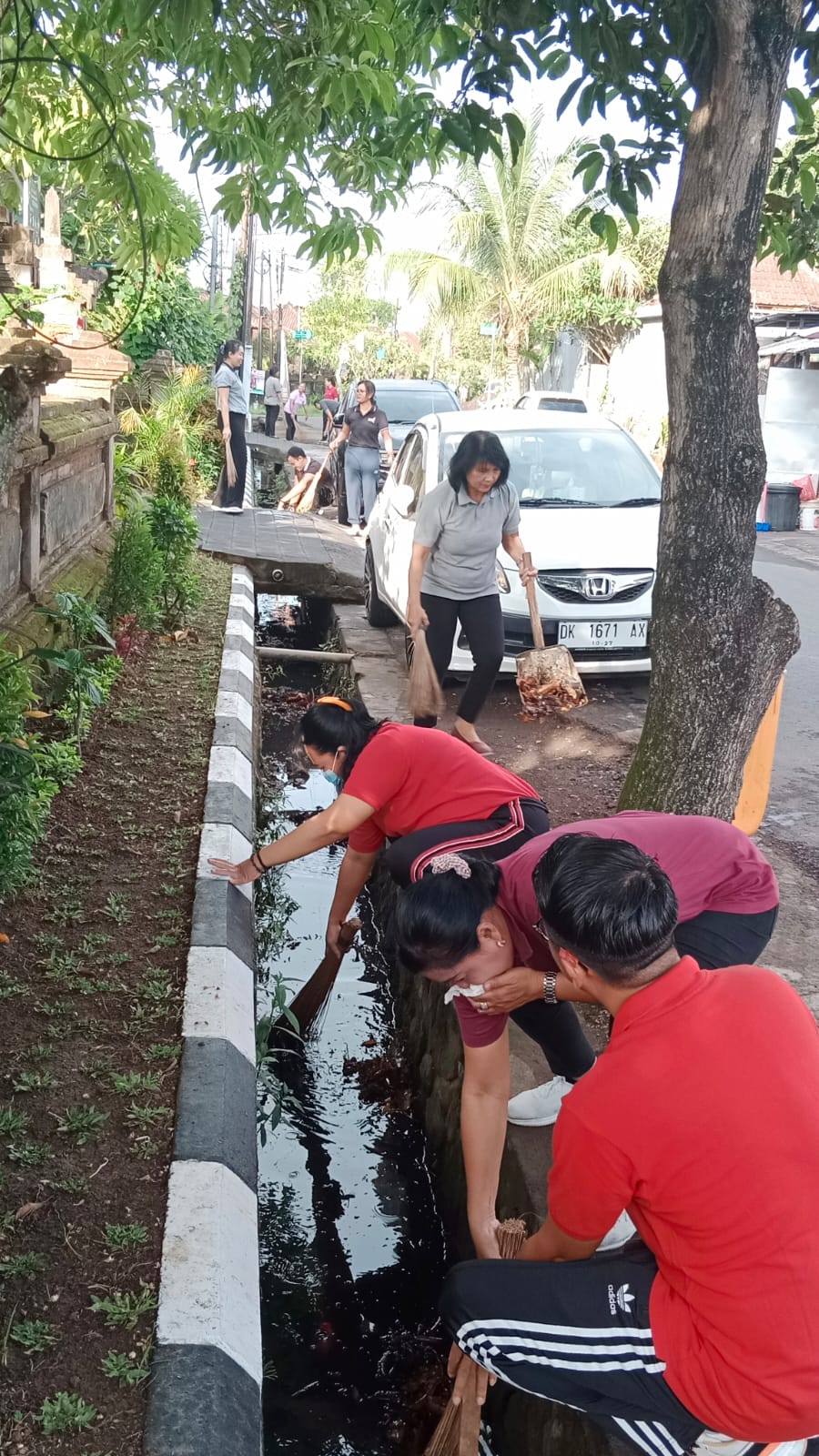 Jumat bersih dilingkungan Kantor BPKAD