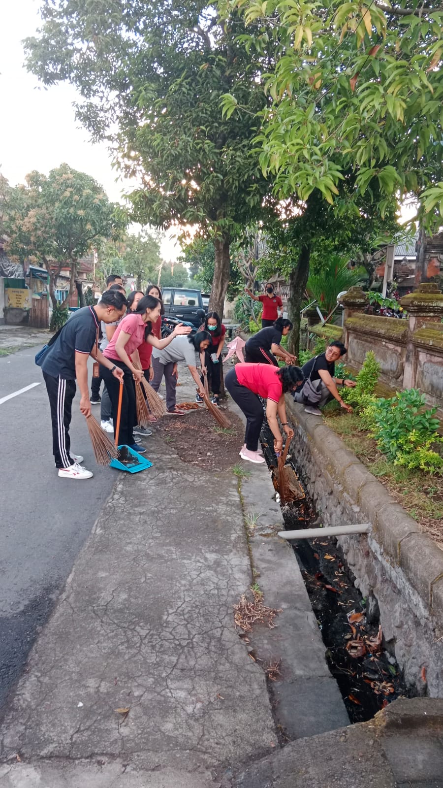 Kegiatan Bersih-Bersih dilingkungan Kantor BPKAD Kota Denpasar