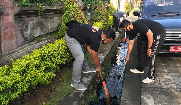 Jumat Bersih di Lingkungan Kantor BPKAD Kota Denpasar