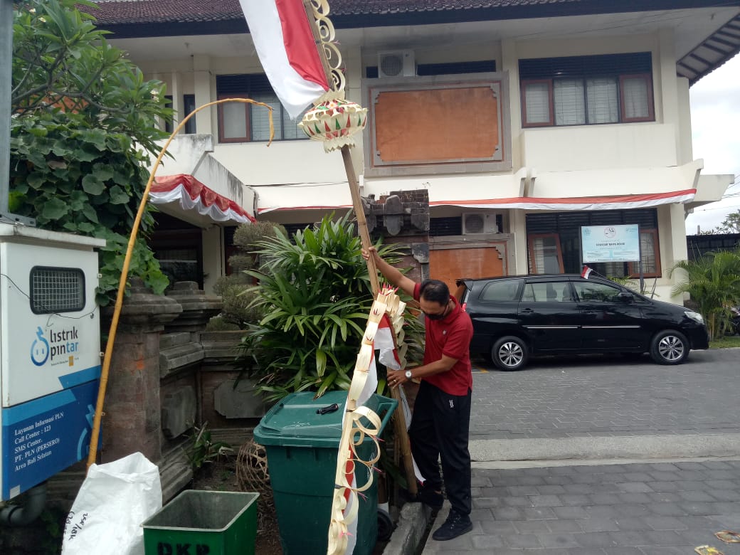 Pemasangan Bendera Merah Putih dan Penjor dalam Rangka HUT RI ke 75th