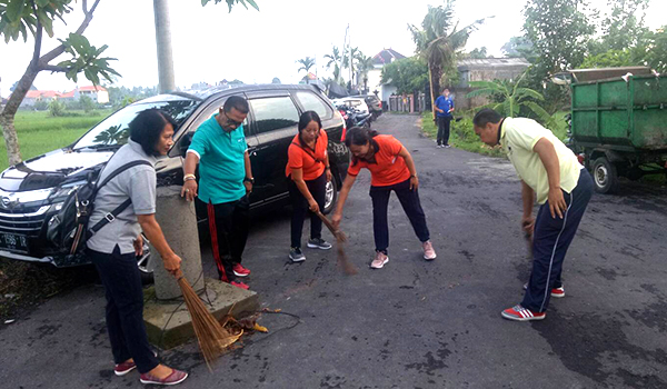 Jumat Bersih di Lingkungan Pura Dalem Sukun