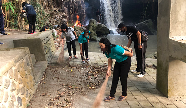 Jumat Bersih di Pura Taman Beji