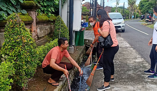 Jumat Bersih di Lingkungan Kantor BPKAD Kota Denpasar