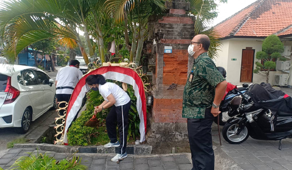 Jumat Bersih di Lingkungan Kantor BPKAD Kota Denpasar
