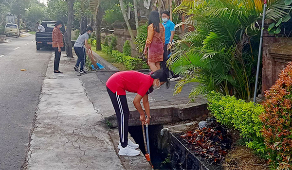 Jumat Bersih di Lingkungan Kantor BPKAD Kota Denpasar