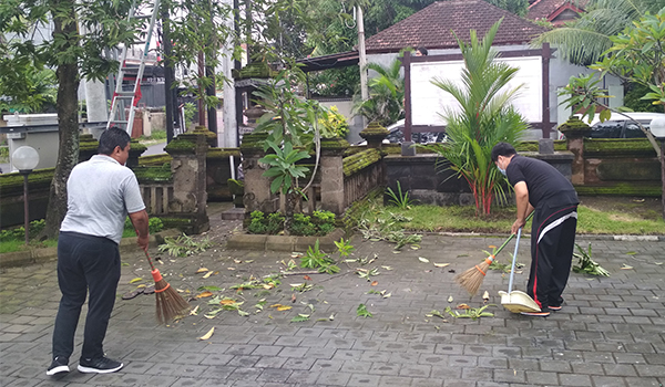 Jumat Bersih di Lingkungan Kantor BPKAD Kota Denpasar