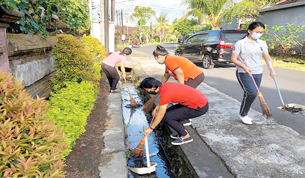 Jumat Bersih di Lingkungan Kantor BPKAD Kota Denpasar