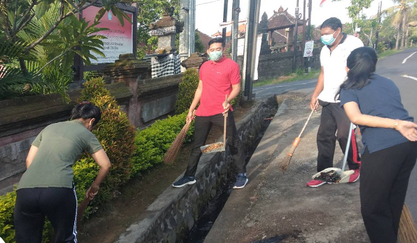 Jumat Bersih di Lingkungan Kantor BPKAD Kota Denpasar