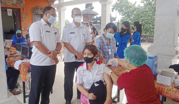 Kegiatan Vaksinasi Booster di Banjar Kepuh, Kelurahan Peguyangan