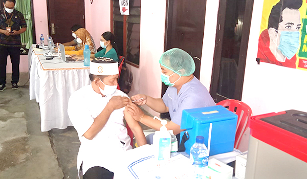 Kegiatan Vaksinasi Booster di Lingkungan Banjar Prajasari, Kelurahan Peguyangan